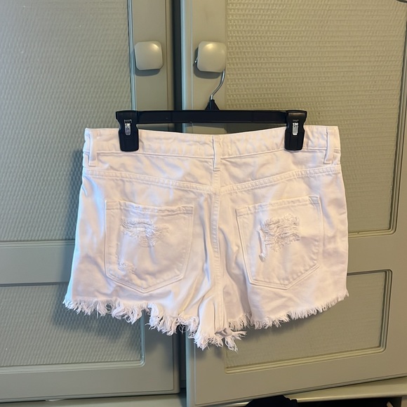 White jeans shorts - Picture 3 of 3